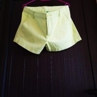 ярко жълти къси маркови памучни панталонки Beneton, снимка 4 - Къси панталони и бермуди - 32855852