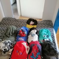 Детски шапки с козирка, снимка 1 - Шапки, шалове и ръкавици - 32848860
