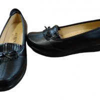 Дамски обувки в черен цвят с анатомична подметка, снимка 1 - Дамски ежедневни обувки - 36599660