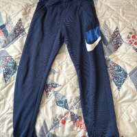 Анцунг Nike син в много добро състояния няма дупки нито петна размер 147-158, снимка 1 - Детски панталони и дънки - 44911316