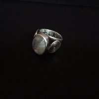 Уникален Винтидж масивен сребърен пръстен с естествен лунен камък ръчна изработка , снимка 2 - Пръстени - 39427573