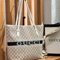Дамска чанта Gucci, снимка 2 - Чанти - 44898942