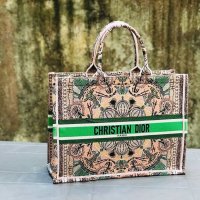 Дамска чанта Christian Dior код 70, снимка 1 - Чанти - 33559379