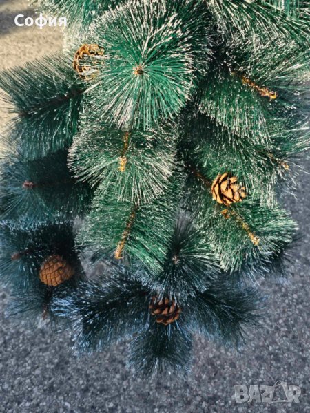 Елха 210см - Изкуствена коледна елха с бели връхчета и шишарки, снимка 1