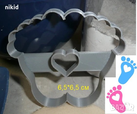 Бебешки крачета стъпки с дупка сърце пластмасов резец форма фондан тесто бисквитки, снимка 1