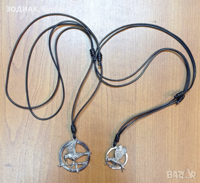 Комплект 2 броя Гердан / Медальон - Игрите на Глада / Сойка Присмехулка, снимка 1