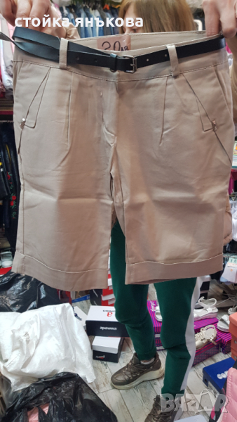 Продавм дамски бежови и бели 3/4 панталони. , снимка 1