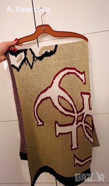 GUESS шал, снимка 1