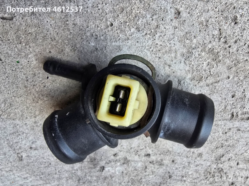 Оригинален фланец/тройник с датчик за охладителна течност на Фолксваген Голф 4 1.9тди Бора/1J0121087, снимка 1