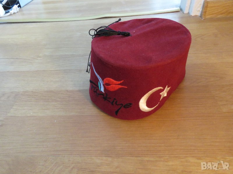 Старинен турски фес със символът на исляма звезда и полумесец- за ценители и колекционери ., снимка 1
