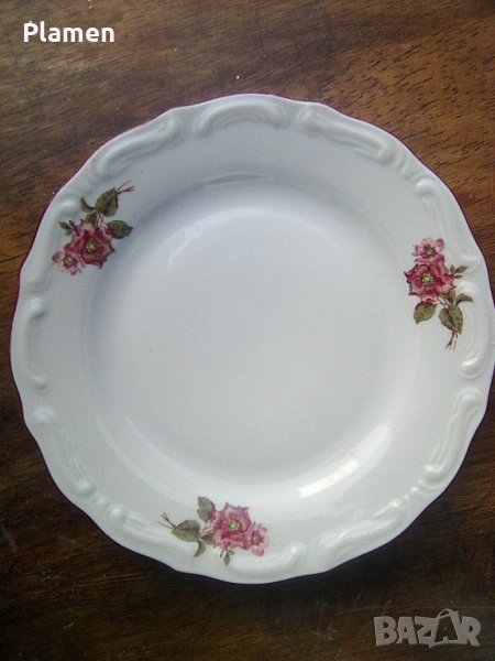 Стара порцеланова чиния на фабрика Изида от 1972 година, снимка 1