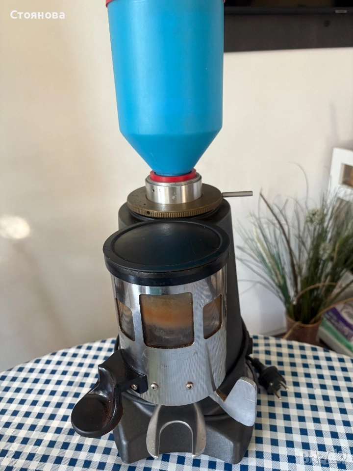 Продадавам професионална кафемелачка, снимка 1