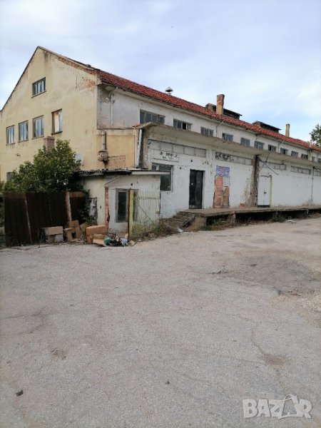 Отдава търговски площи под наем, снимка 1