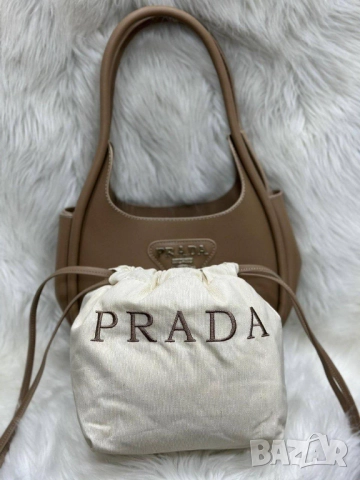 чанти prada, снимка 4 - Чанти - 51457813