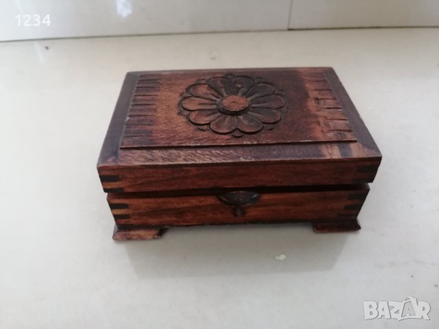 Дървена кутия 12.5 x 8.5 h 4.5 cm. 