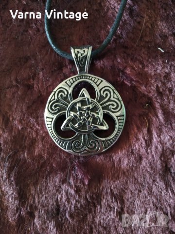 Медальон Келтски възел. (медицинска стомана), снимка 3 - Колиета, медальони, синджири - 43570055