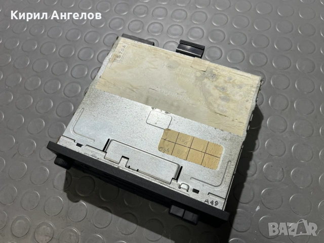 Оригинален касетофон от VW Golf 3 (Alpha), снимка 4 - Аксесоари и консумативи - 53574385