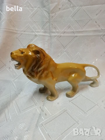 Румънска голяма порцеланова пластика на лъв в отличен колекционерски вид с дължина 26 см, снимка 4 - Антикварни и старинни предмети - 50590443