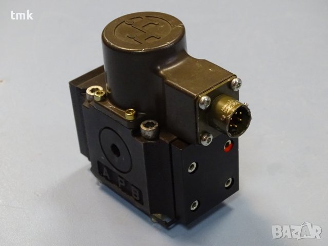 серво клапан Rexroth 4WSE2EM6-21/5B9ET315K17EV directional ser-valves in 4-way variant, снимка 4 - Резервни части за машини - 37994701