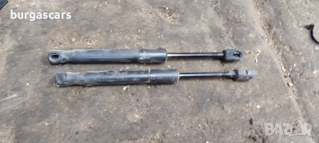 Амортисьор заден багажник Mazda 3 седан - 20лв