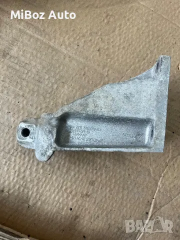 Лапа държач двигател БМВ Е90 91 92 BMW, снимка 2 - Части - 48589106