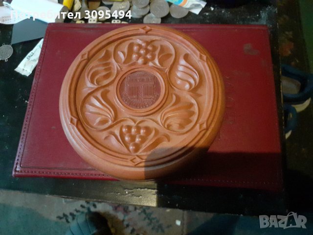 КУТИЯ за БИЖУТА. БАКЕЛИТЕНА.