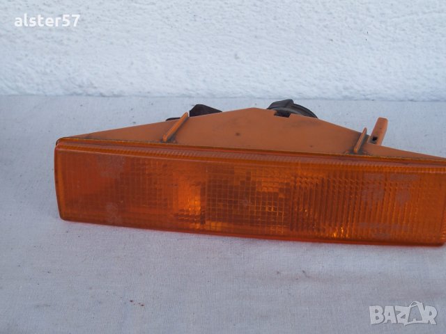 Преден мигач-десен за форд Сиера 83BG13368AA, снимка 2 - Части - 32467651