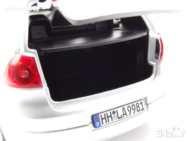 VW Golf 5 GTI Pirelli 2007 - мащаб 1:18 на Norev всичко отваряемо нов в кутия, снимка 7 - Колекции - 43116653