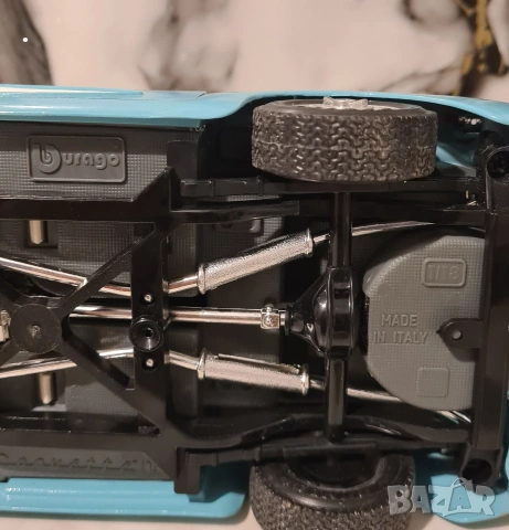 Колекционерски метален модел 1957 Chevrolet Corvette мащаб 1:18, снимка 10 - Колекции - 53394754