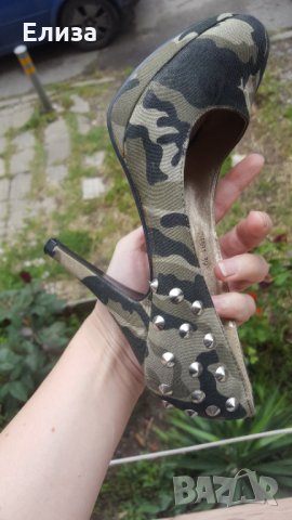 Камуфлажни обувки на висок ток, с метални шипчета, снимка 2 - Дамски обувки на ток - 33069143