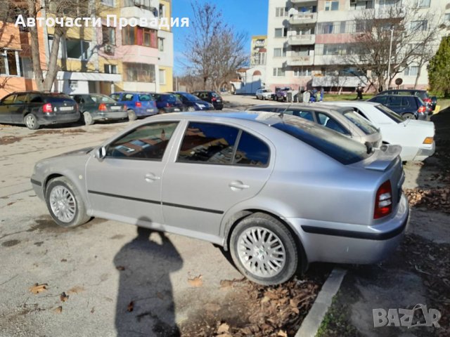 Шкода Октавия 1,6 i, 2004 г на части, снимка 2 - Автомобили и джипове - 39611227