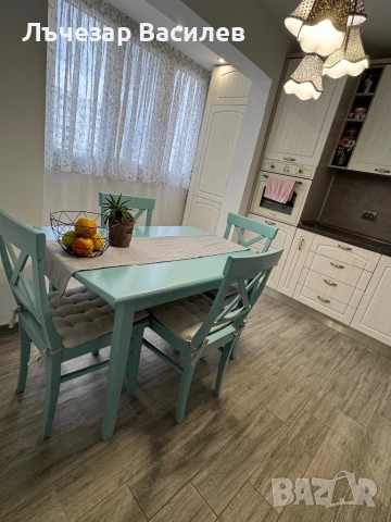 Разтегателна маса с четири стола, снимка 2 - Маси - 51870240