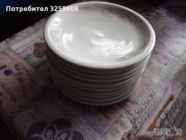 Сервиз за хранене от масивен порцелан.