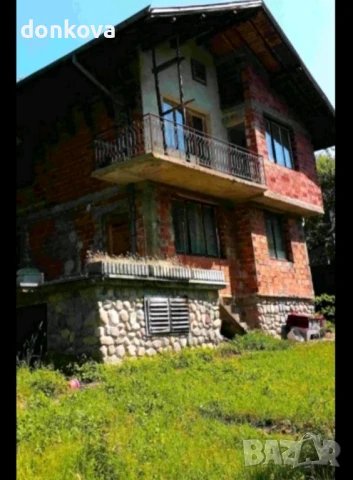 масивна двуетажна къща в с Филиповци община Трън , снимка 2 - Къщи - 51280454