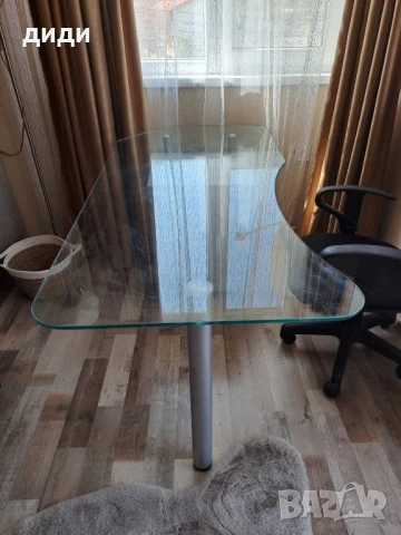 бюро подходящо за маникюр , снимка 2 - Бюра - 51394358