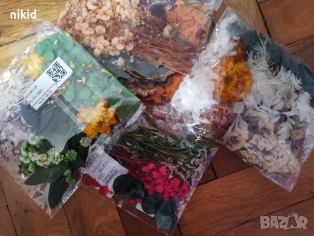 цяла кутия с микс Сухи сушени цветя декоративни декорация за нокти маникюр бижута и сапун смола, снимка 10 - Изкуствени цветя - 30196131