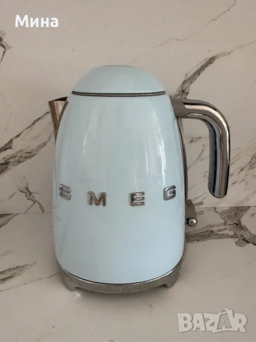 Електрическа кана Smeg в пастелно синьо