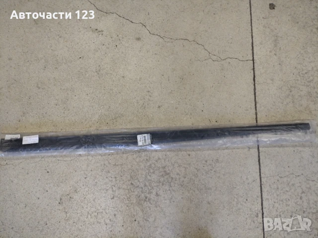 ЧИСТО НОВА ОРИГИНАЛНА ЛАЙСТНА ЗА DACIA DUSTER