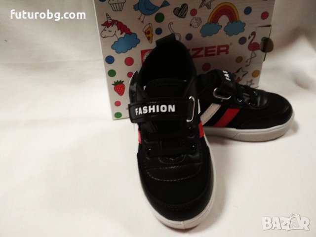 Детски черни маратонки с лепенки