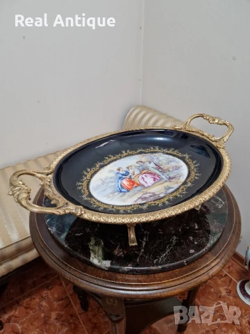 Уникално голямо антикварно порцеланово плато с бронзови орнаменти 