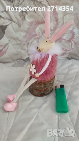 Фигурка заек върху дървено пънче, снимка 3 - Декорация за дома - 48906081