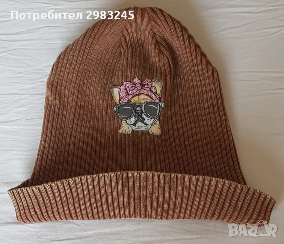 Дамска кафява шапка с емблема кученце 