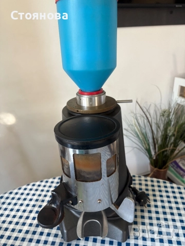 Продадавам професионална кафемелачка