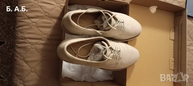 Продавам дамски обувки Clarks , снимка 2 - Дамски ежедневни обувки - 48924902