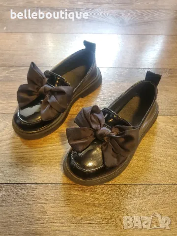 Елегантни лачени обувки със сатенена панделка 31 номер, снимка 2 - Детски обувки - 47571104