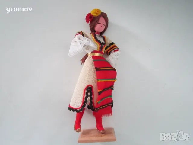 Сувенирна етнографска кукла, снимка 2 - Колекции - 49772016