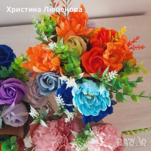 Букети от пластични цветя , снимка 2 - Изкуствени цветя - 51375088