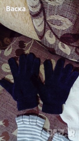 Зимни шапка, шал и ръкавици , снимка 7 - Ръкавици - 27628837