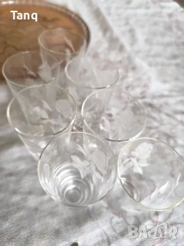 Стъклен гравиран поднос с ракиени стъклени чаши(НОВИ), снимка 4 - Декорация за дома - 49748797