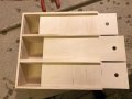Дървена кутия за три бутилки вино с индивидуални плъзгащи панели, снимка 2